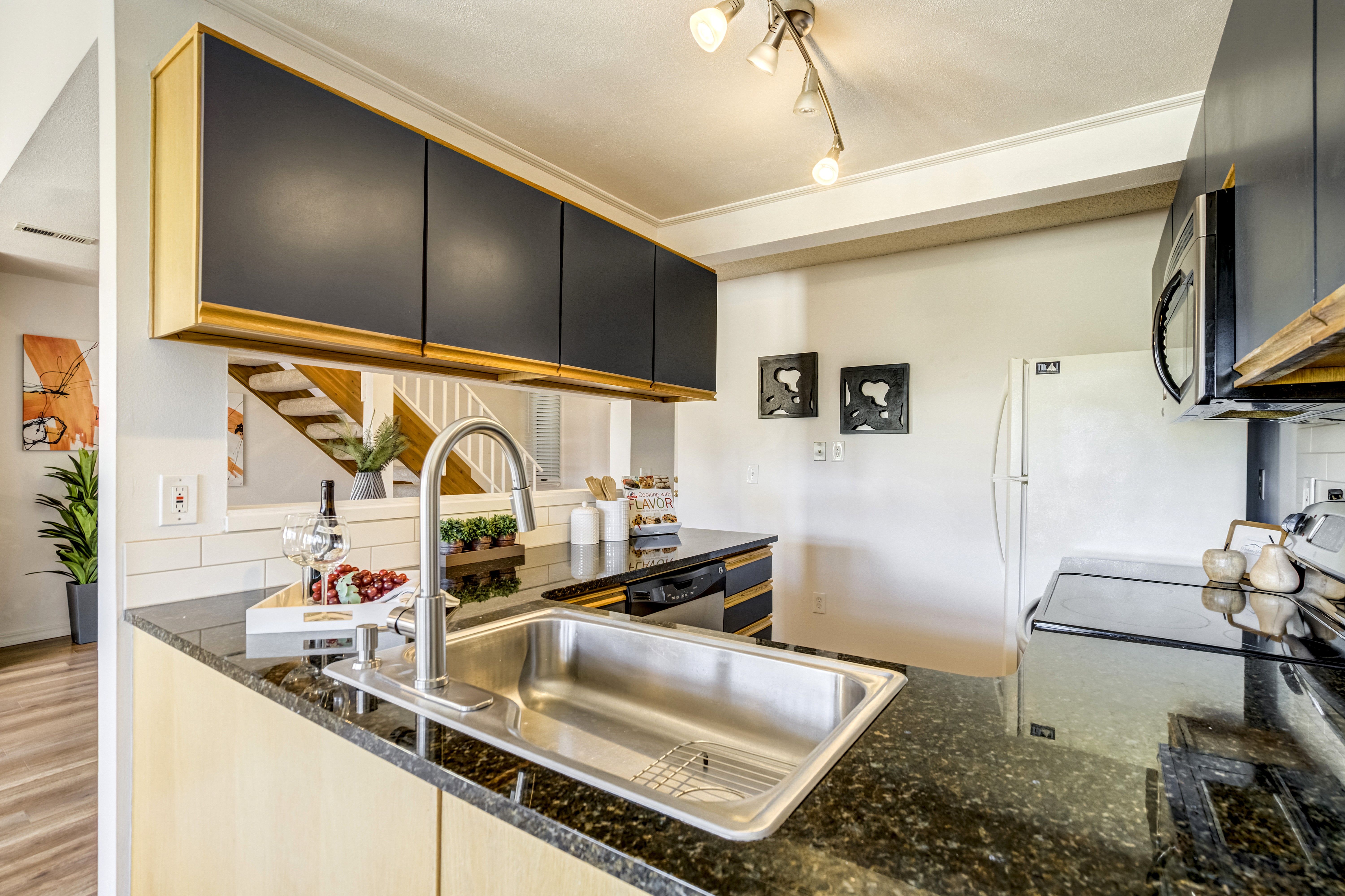  Elevated Westside Style in This Beautifully Refreshed Promontory Point Condo - 物件實景