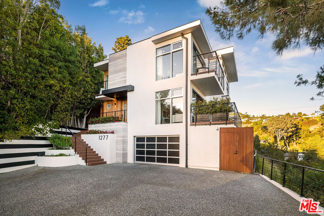 Los Angeles, California, 90069, United States, 4 Bedrooms Bedrooms, ,5 BathroomsBathrooms,Residential,For Sale,1759770
