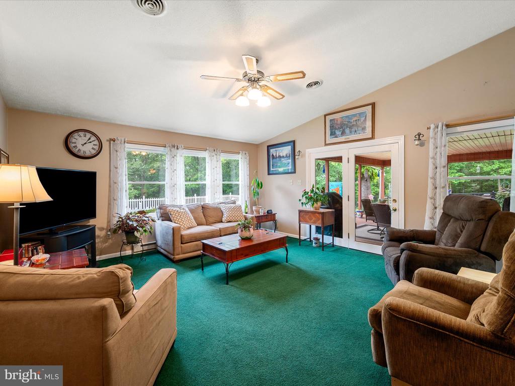 Winchester, Virginia, 22603, United States, 3 Bedrooms Bedrooms, ,3 BathroomsBathrooms,Residential,For Sale,1974619