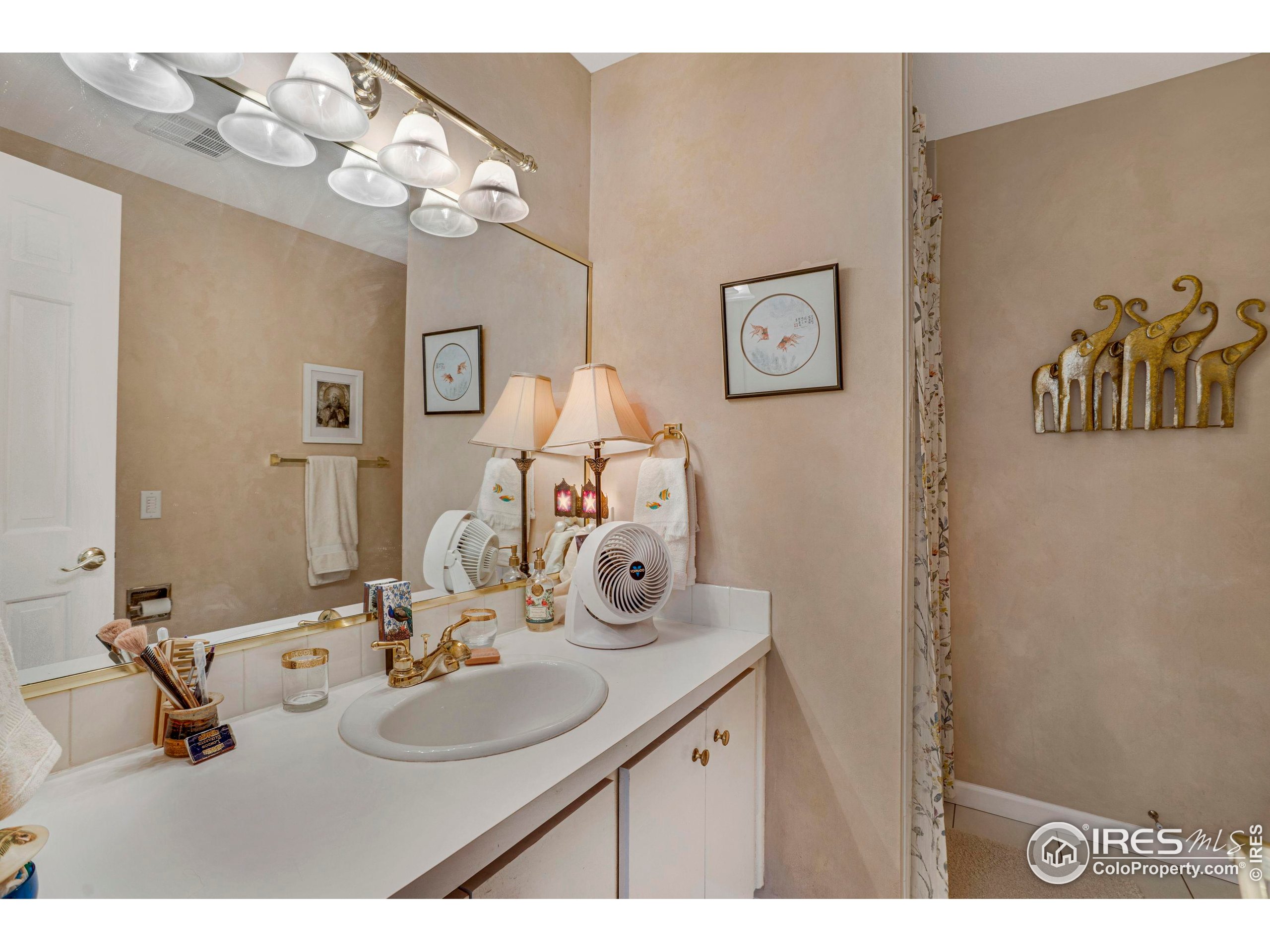 Boulder, Colorado, 80301, United States, 2 Bedrooms Bedrooms, ,2 BathroomsBathrooms,Residential,For Sale,1942273