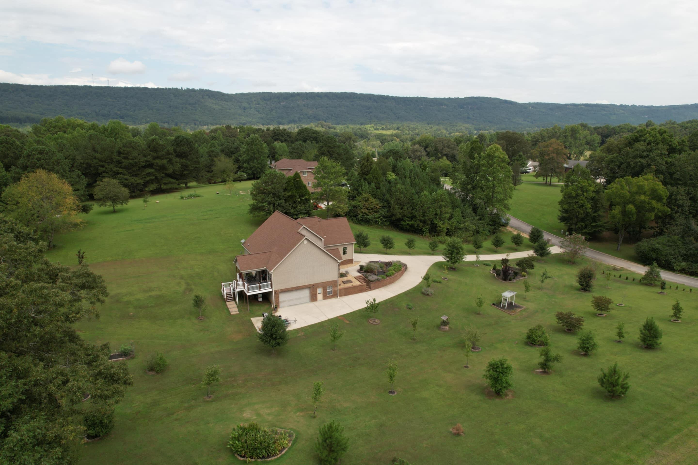 Spring City, Tennessee, 37381, United States, 4 Bedrooms Bedrooms, ,3 BathroomsBathrooms,Residential,For Sale,1927411