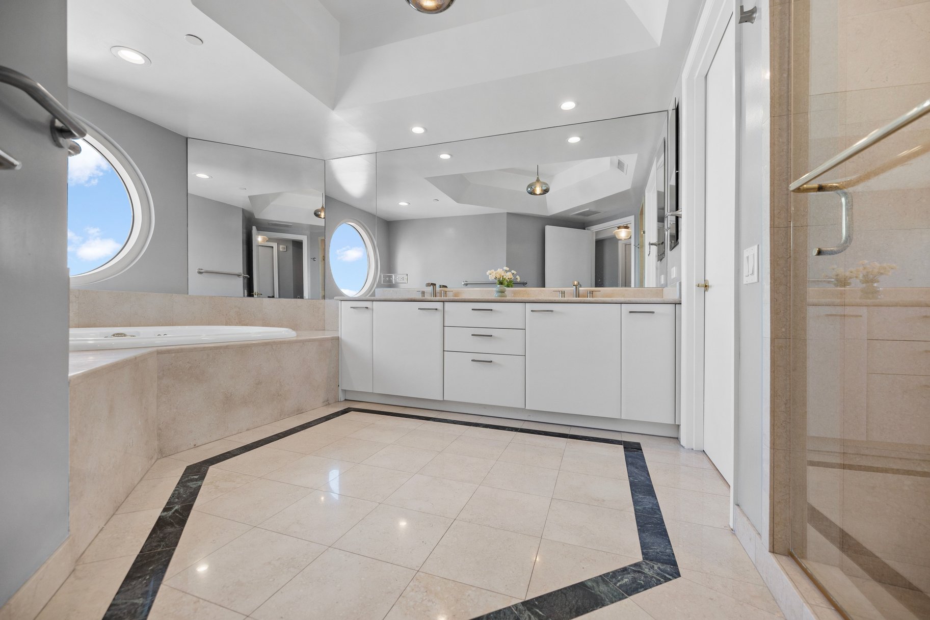  Sophisticated High-Rise Living at Turnberry Place - 物件實景