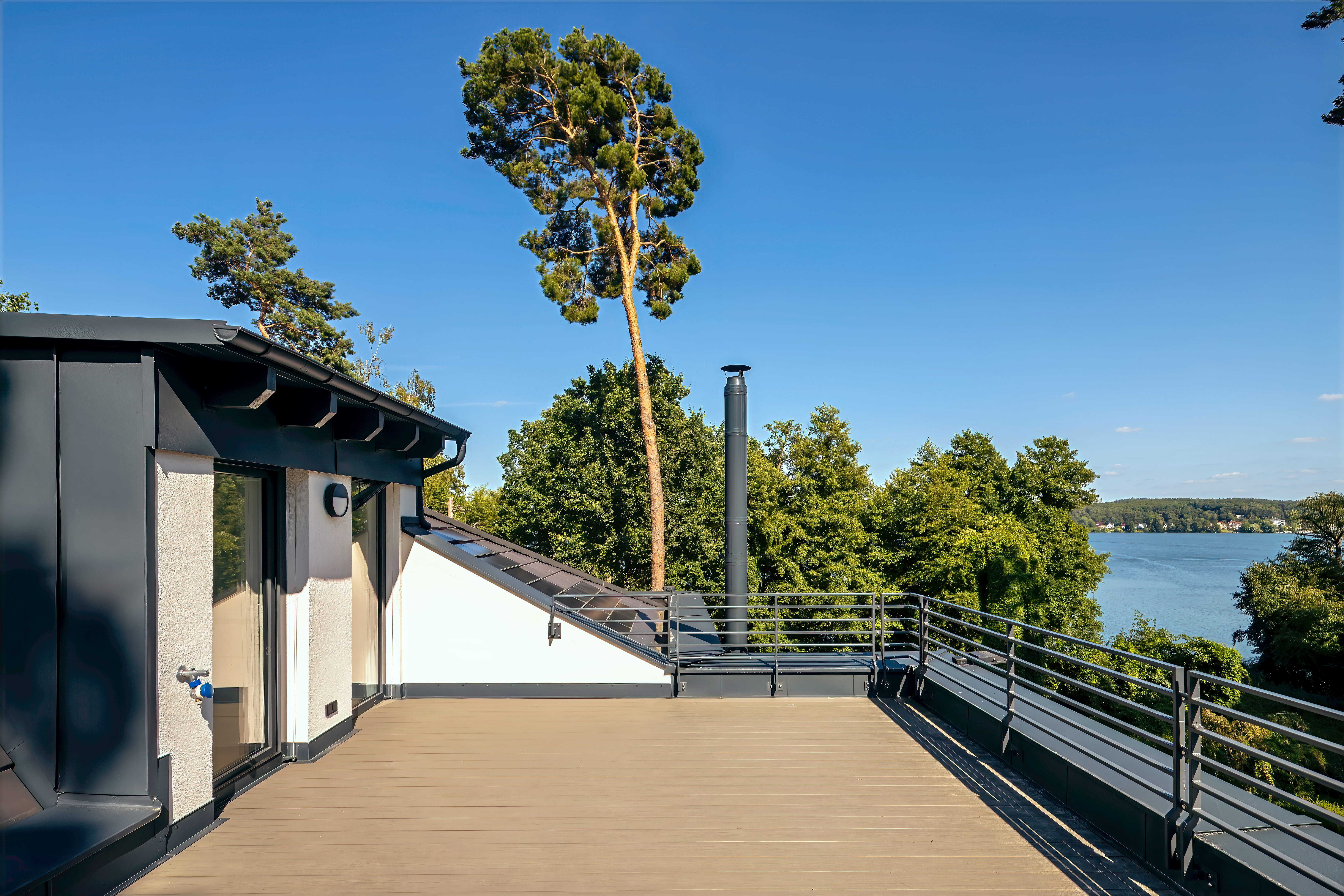  Architecture and Lakeside Living of Exceptional Quality - 物件實景