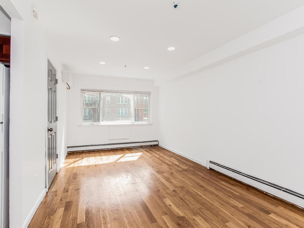 Bronx, New York, 10462, United States, 8 Bedrooms Bedrooms, ,3 BathroomsBathrooms,Residential,For Sale,1981445