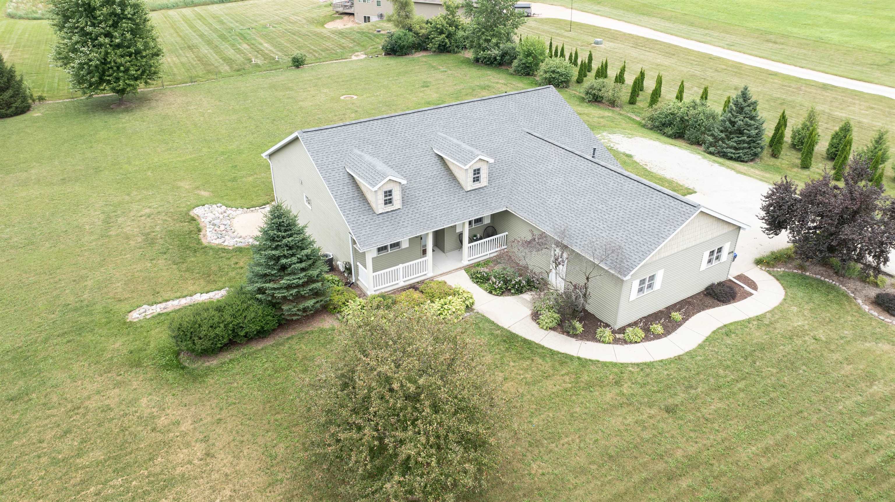 Hortonville, Wisconsin, 54944-9660, United States, 5 Bedrooms Bedrooms, ,3 BathroomsBathrooms,Residential,For Sale,1920298