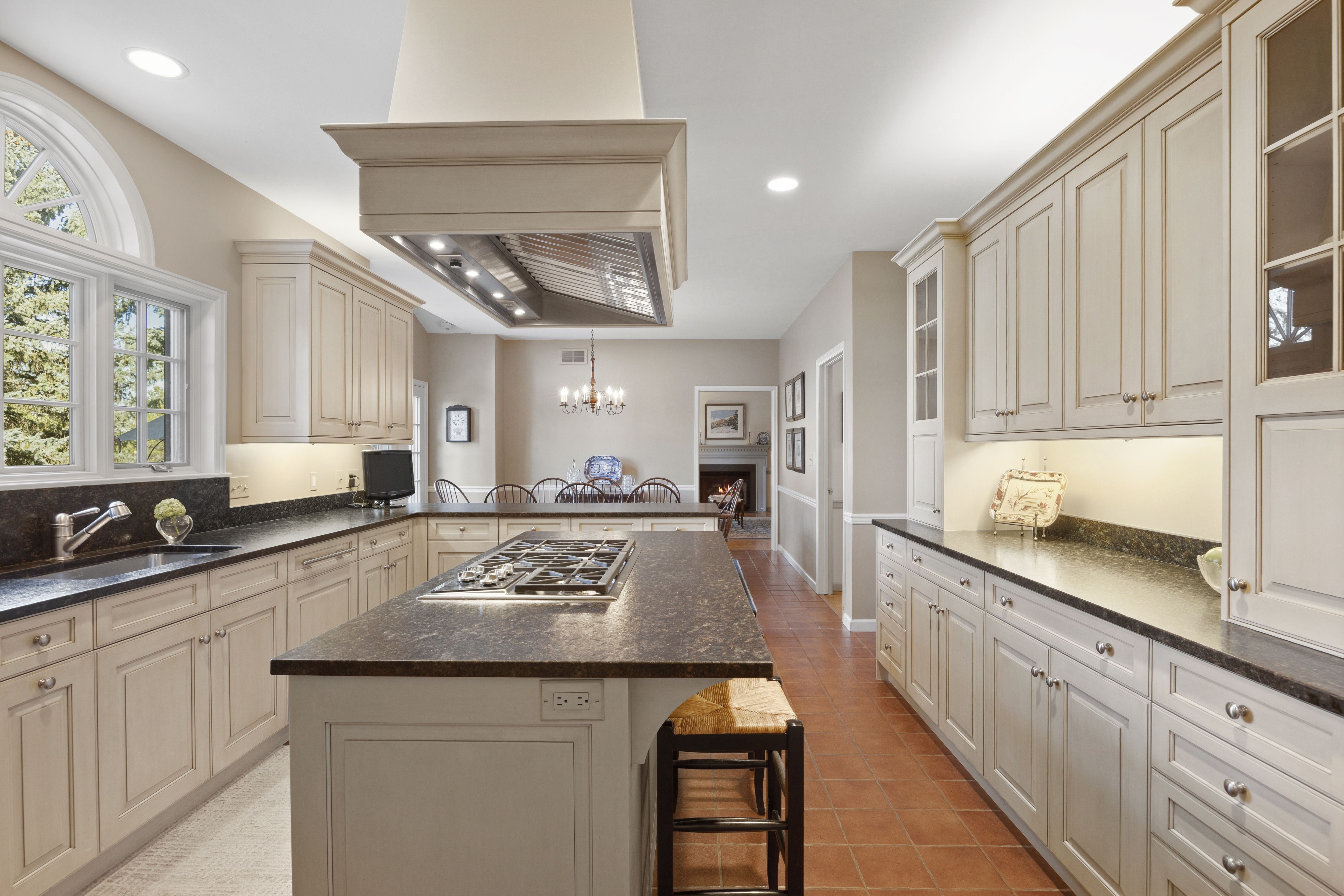  Exceptional Pennsylvania-Inspired Red Brick Colonial Revival - 物件實景