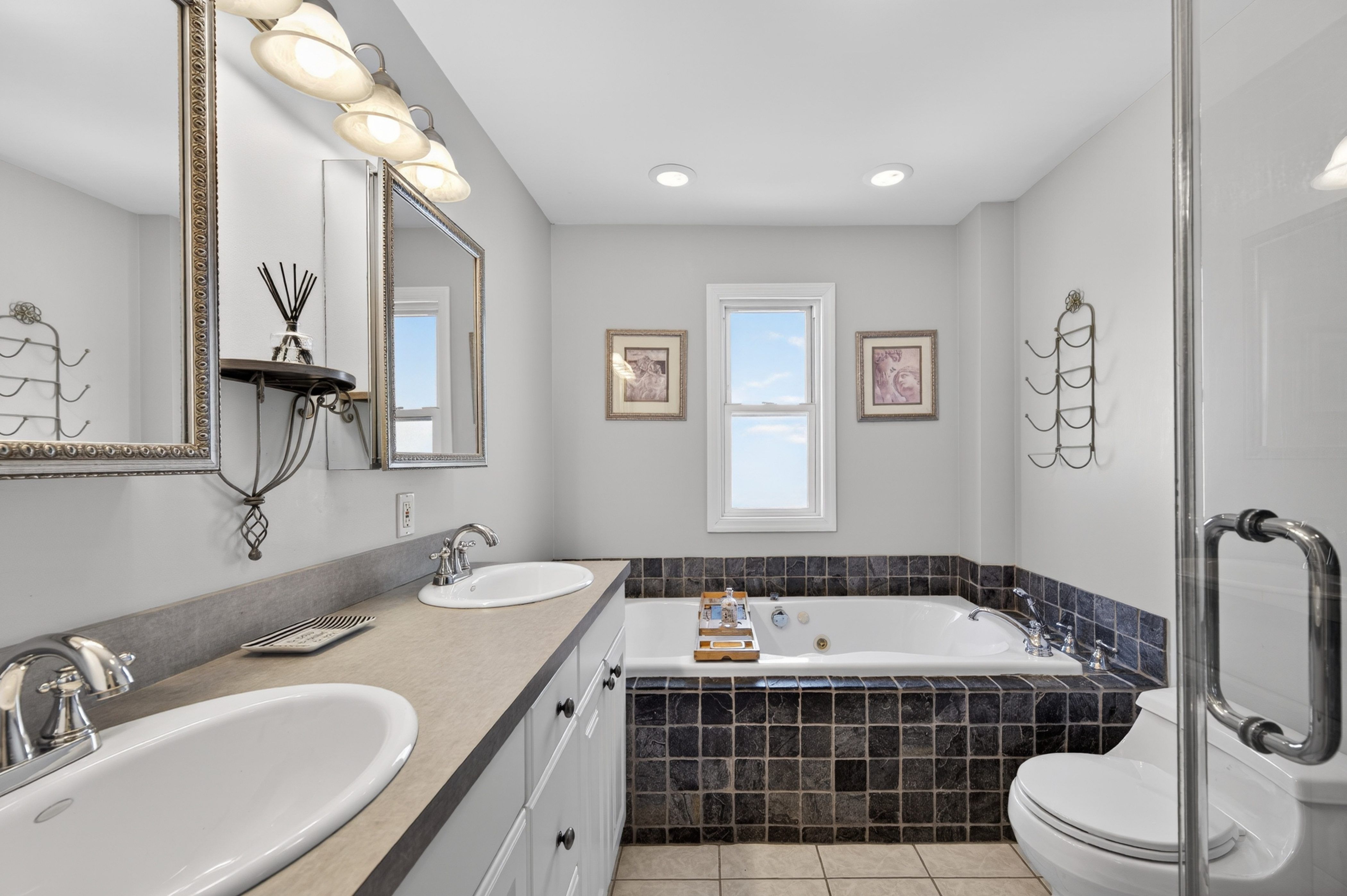  45-87 Browvale Lane, Little Neck, NY 11362 - 物件實景