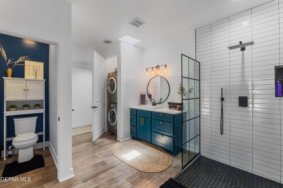 El Paso, Texas, 79936, United States, 5 Bedrooms Bedrooms, ,5 BathroomsBathrooms,Residential,For Sale,1980417