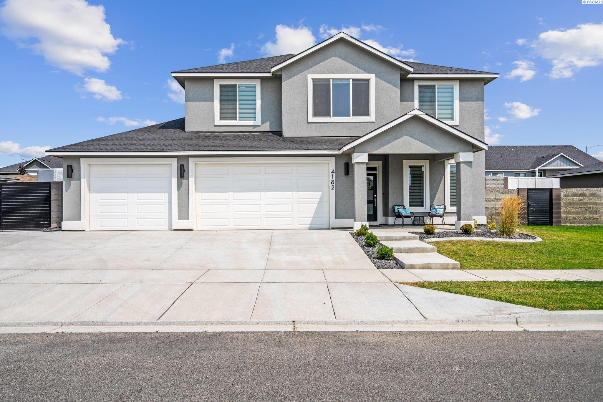 Richland, Washington, 99352, United States, 4 Bedrooms Bedrooms, ,3 BathroomsBathrooms,Residential,For Sale,1766323