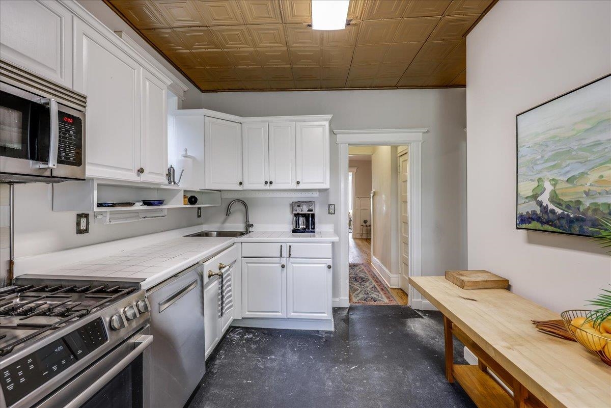 Jersey City, New Jersey, 07307, United States, 5 Bedrooms Bedrooms, ,2 BathroomsBathrooms,Residential,For Sale,1988239