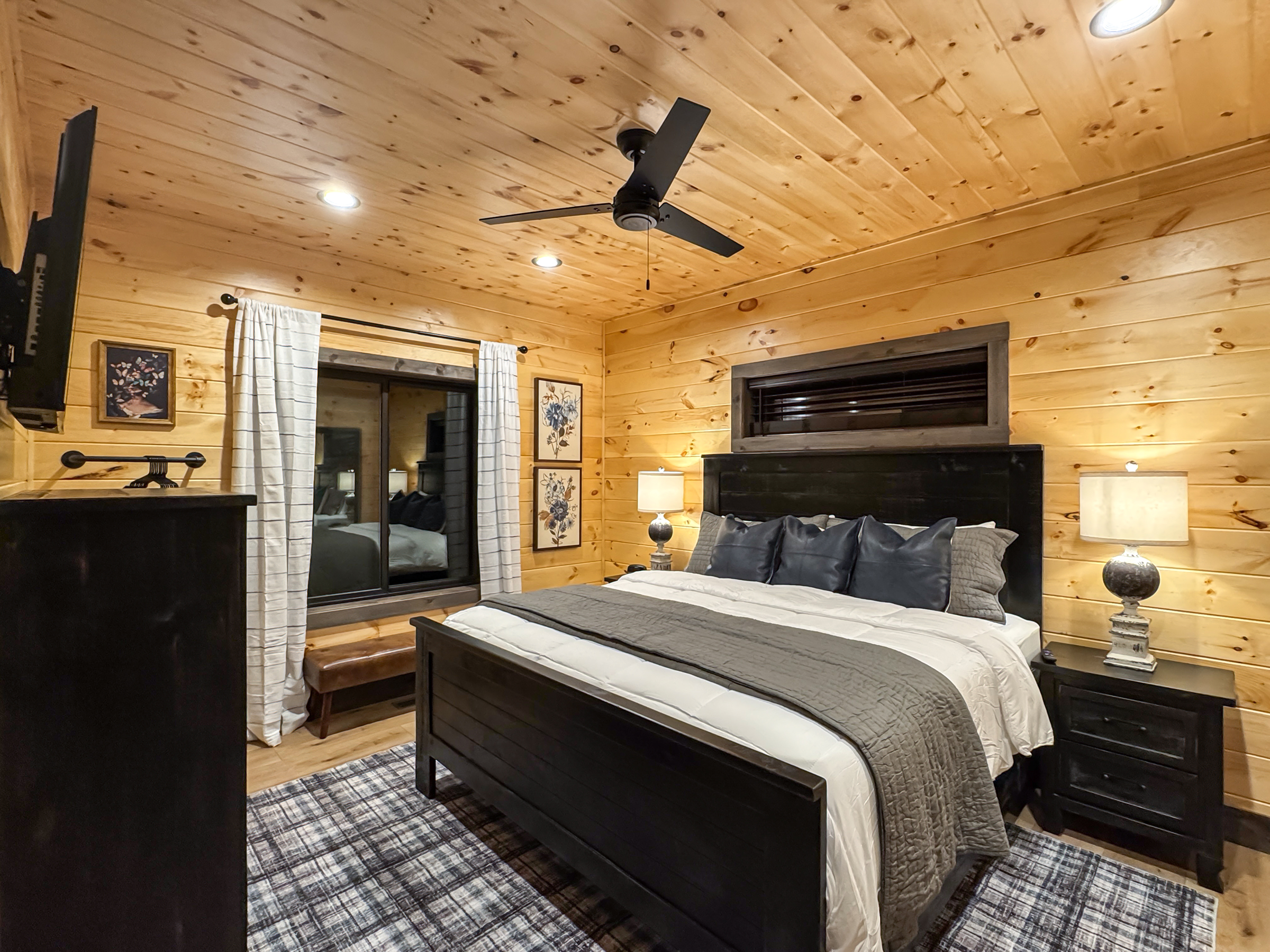 Sevierville, Tennessee, 37862, United States, 3 Bedrooms Bedrooms, ,3 BathroomsBathrooms,Residential,For Sale,1984599