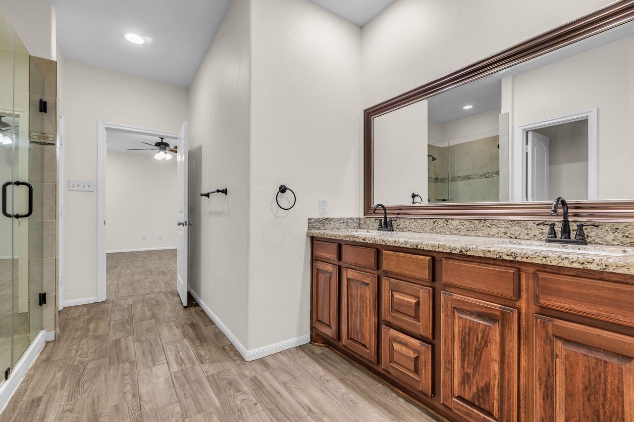 Porter, Tennessee, 77365, United States, 6 Bedrooms Bedrooms, ,4 BathroomsBathrooms,Residential,For Sale,1970156