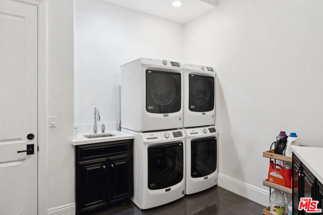 Beverly Hills Post Office, California, 90210, United States, 5 Bedrooms Bedrooms, ,6 BathroomsBathrooms,Residential,For Sale,1723543