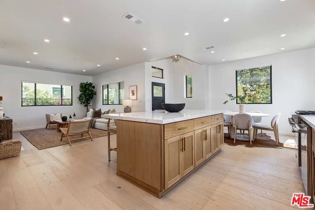 Los Angeles, California, 90039, United States, 4 Bedrooms Bedrooms, ,5 BathroomsBathrooms,Residential,For Sale,1940918
