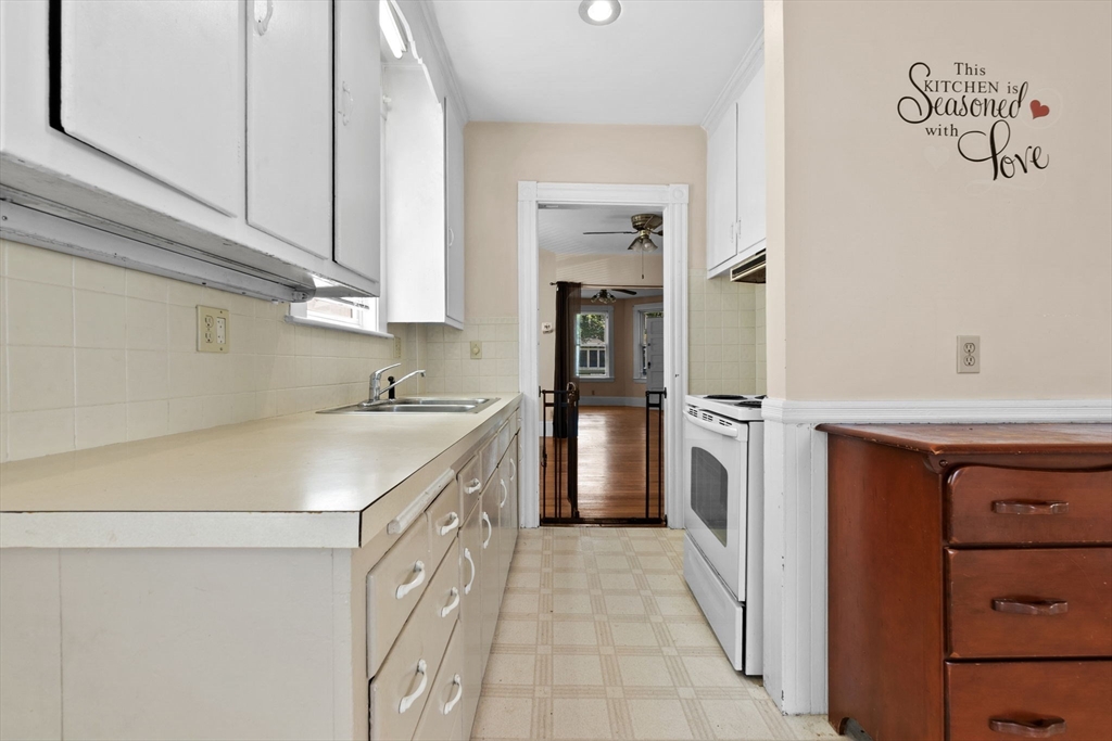 Lynn, Massachusetts, 01905, United States, 4 Bedrooms Bedrooms, ,2 BathroomsBathrooms,Residential,For Sale,1987655