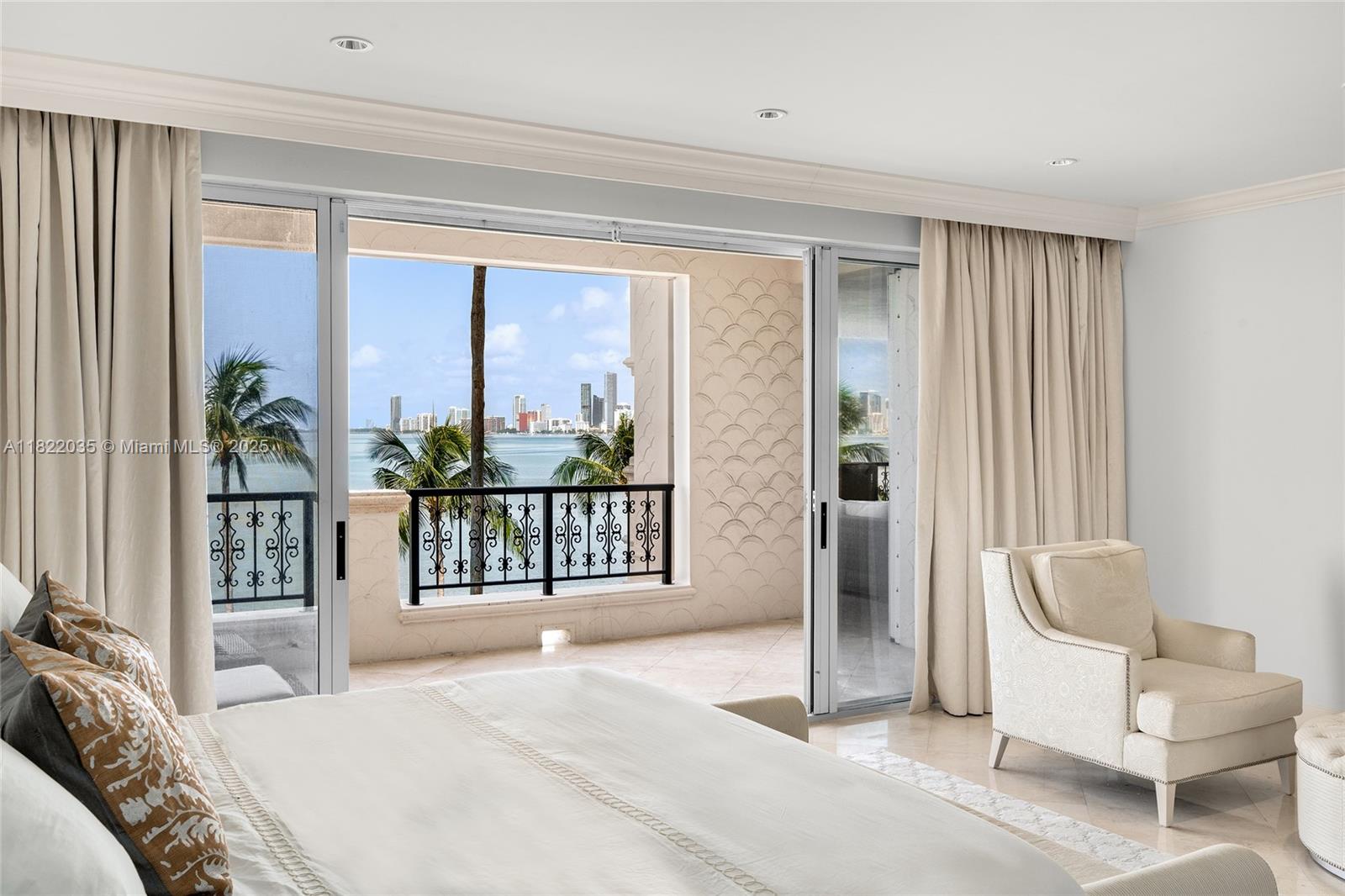 Miami Beach, Florida, 33109, United States, 4 Bedrooms Bedrooms, ,5 BathroomsBathrooms,Residential,For Sale,1858319