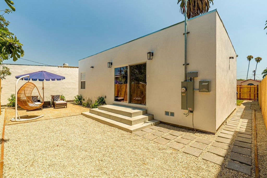 Los Angeles, California, 90018, United States, 3 Bedrooms Bedrooms, ,2 BathroomsBathrooms,Residential,For Sale,1905808