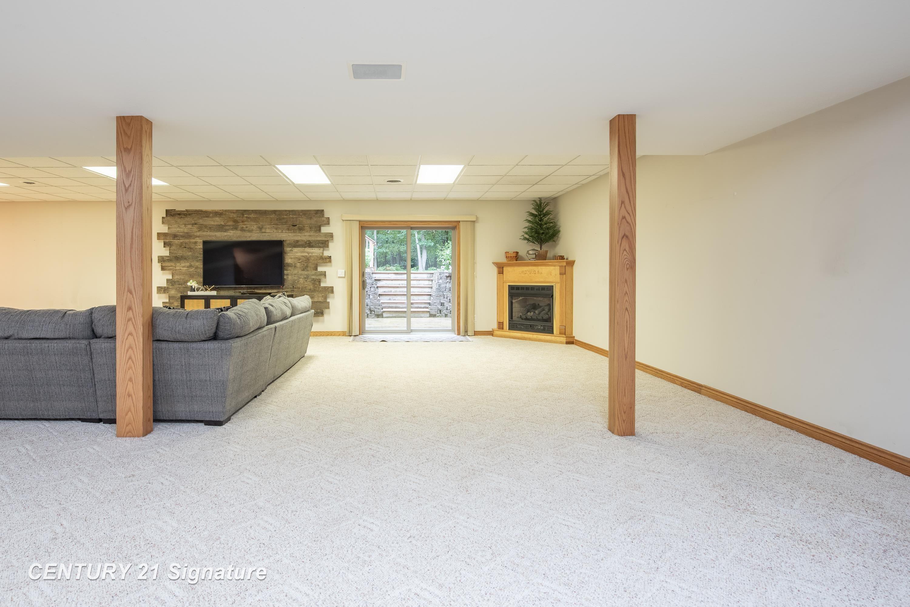 Midland, Michigan, 48642, United States, 4 Bedrooms Bedrooms, ,4 BathroomsBathrooms,Residential,For Sale,1981161