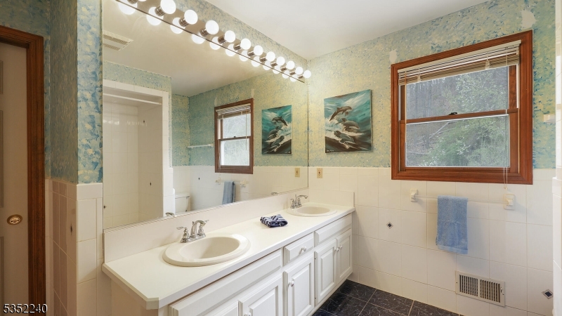 Bridgewater Twp., New Jersey, 07920, United States, 5 Bedrooms Bedrooms, ,4 BathroomsBathrooms,Residential,For Sale,1784085