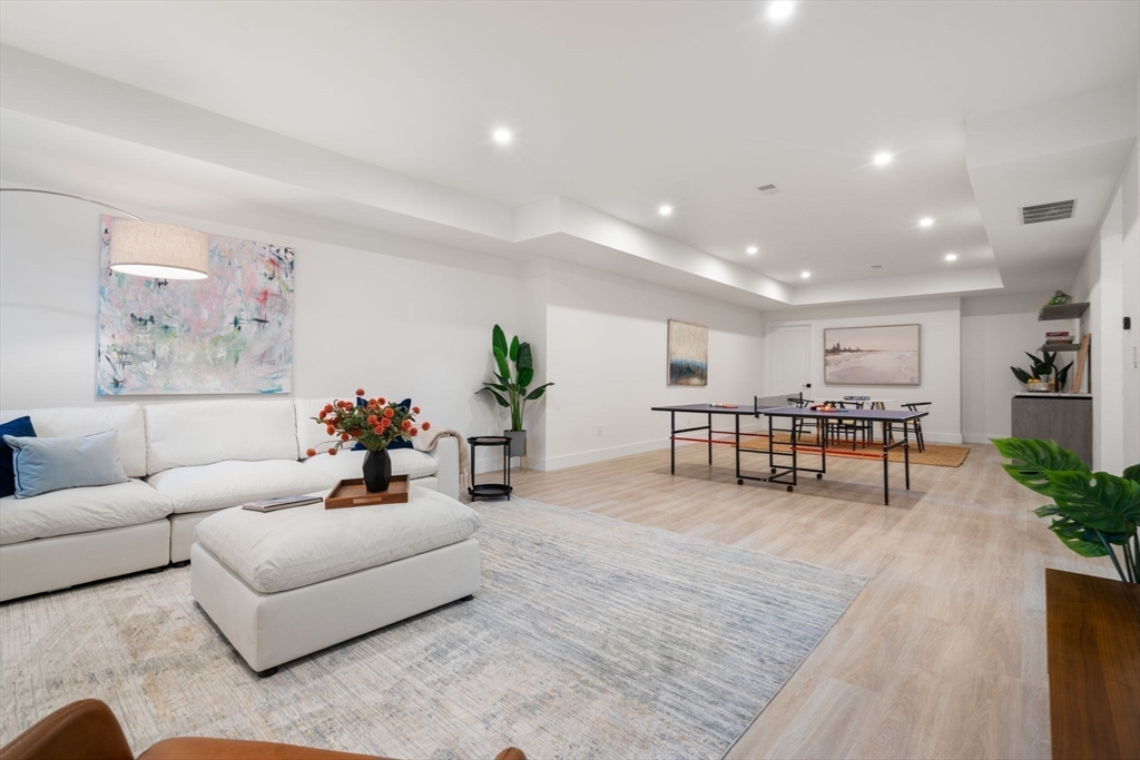 Newton, Massachusetts, 02465, United States, 6 Bedrooms Bedrooms, ,7 BathroomsBathrooms,Residential,For Sale,1730444