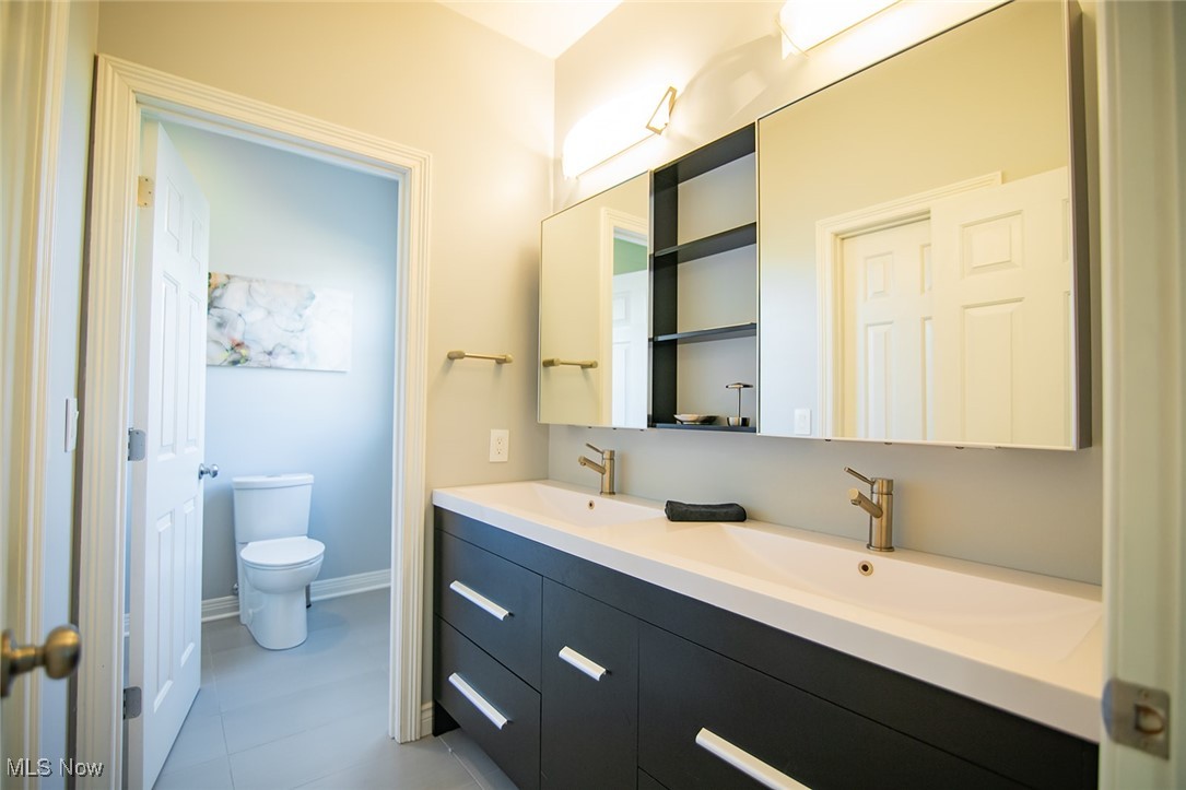 Vienna, West Virginia, 26105, United States, 4 Bedrooms Bedrooms, ,5 BathroomsBathrooms,Residential,For Sale,1987496