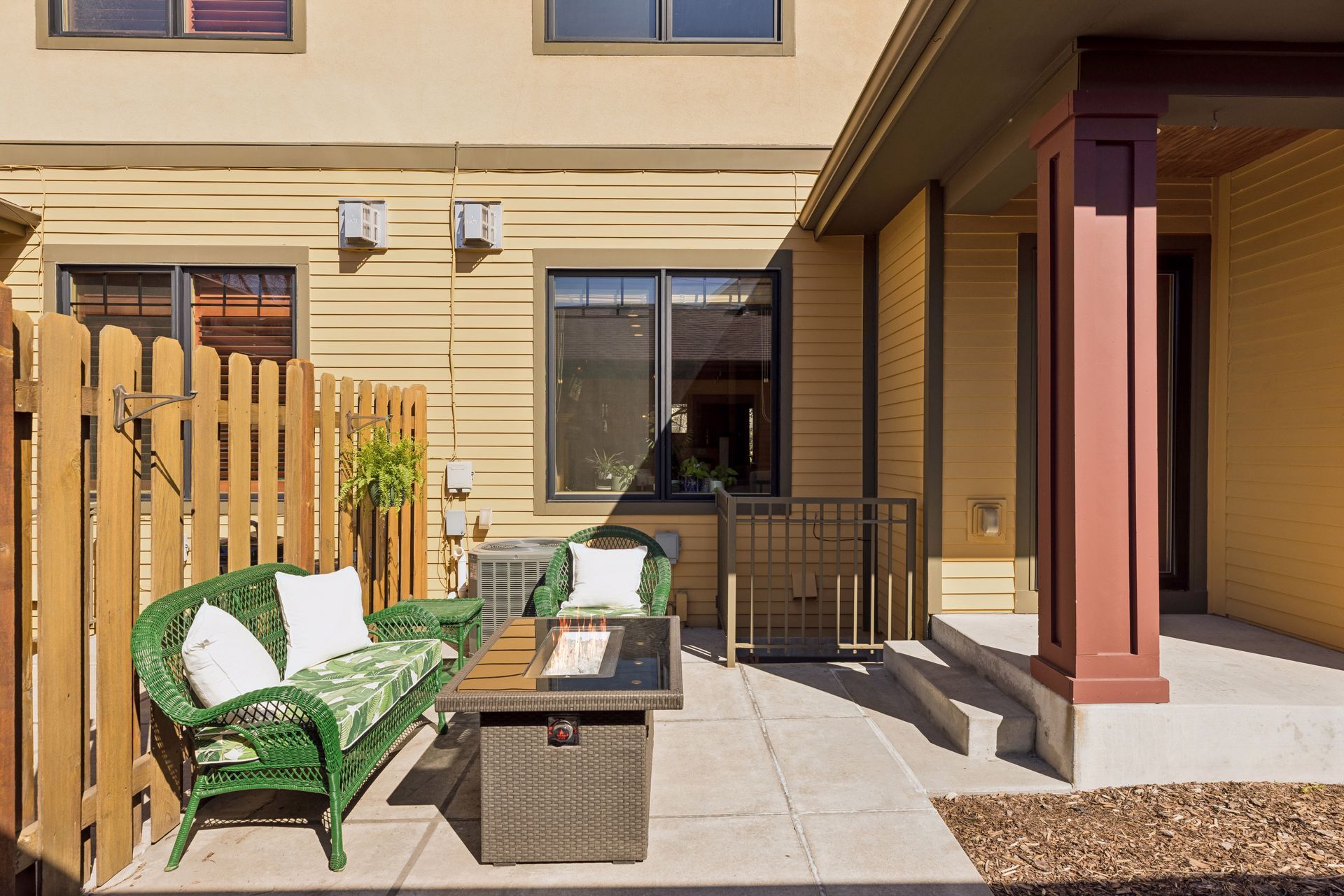  Spacious Townhome Near Lakes with Fireplace and Patio - 物件實景