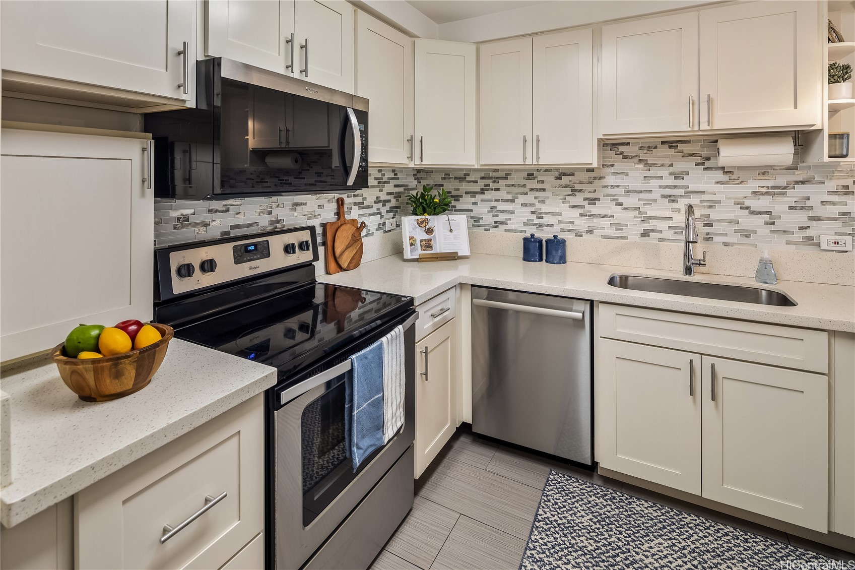 Honolulu, Hawaii, 96814, United States, 2 Bedrooms Bedrooms, ,2 BathroomsBathrooms,Residential,For Sale,1991351