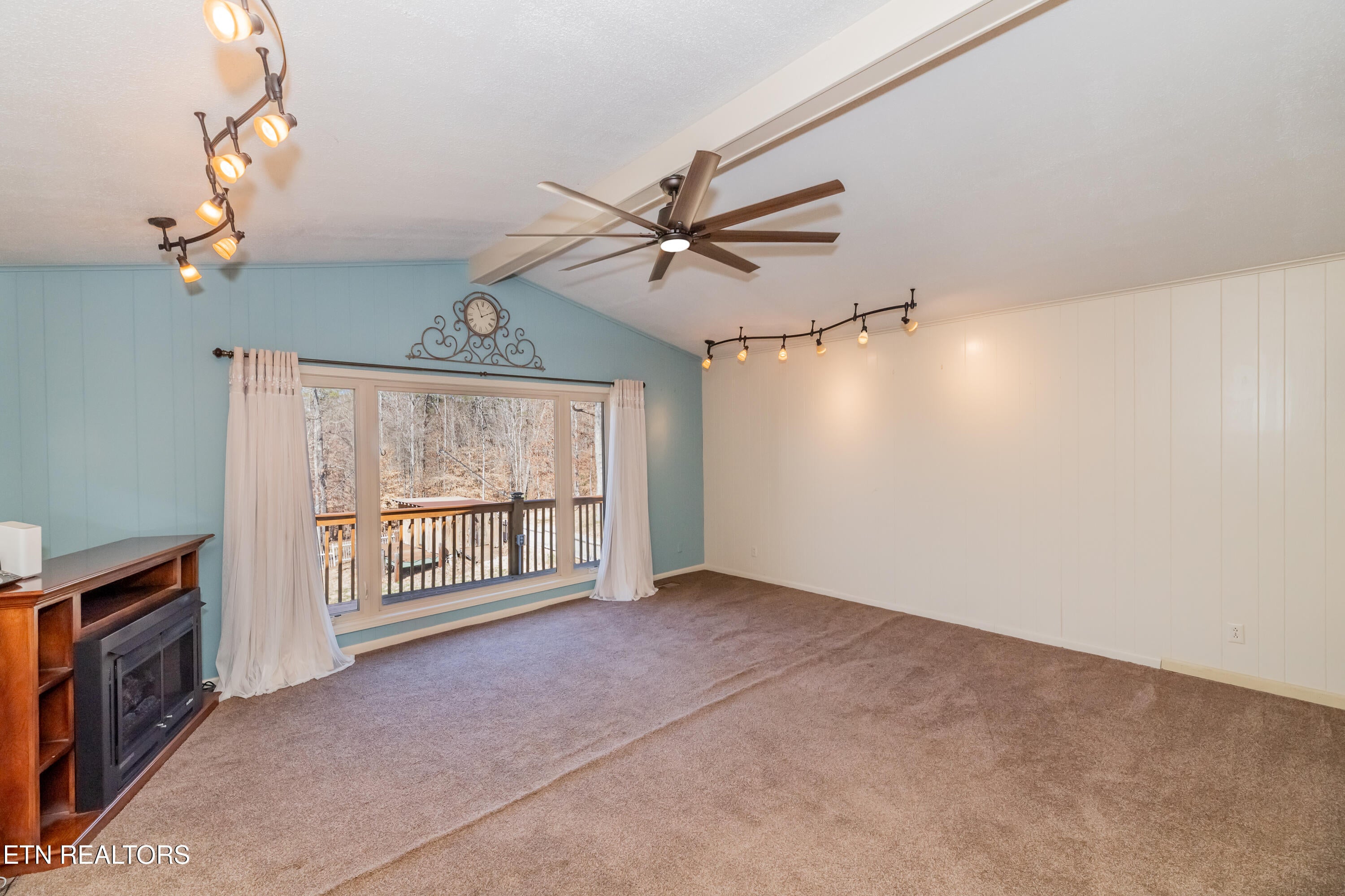 Kingston, Tennessee, 37763, United States, 4 Bedrooms Bedrooms, ,2 BathroomsBathrooms,Residential,For Sale,1850239