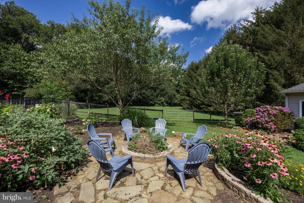 Cream Ridge, New Jersey, 08514, United States, 4 Bedrooms Bedrooms, ,3 BathroomsBathrooms,Residential,For Sale,1902972