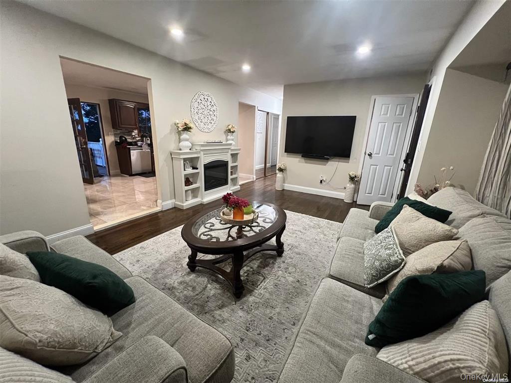Farmingville, New York, 11738, United States, 4 Bedrooms Bedrooms, ,2 BathroomsBathrooms,Residential,For Sale,1840283