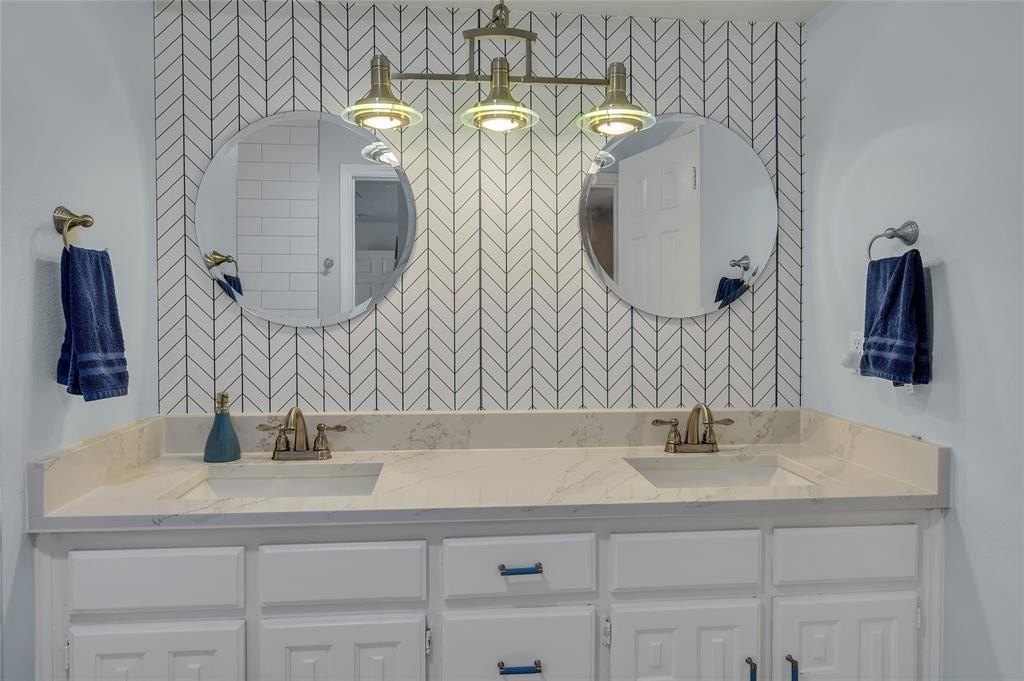 Bedford, Texas, 76021, United States, 4 Bedrooms Bedrooms, ,4 BathroomsBathrooms,Residential,For Sale,1978202