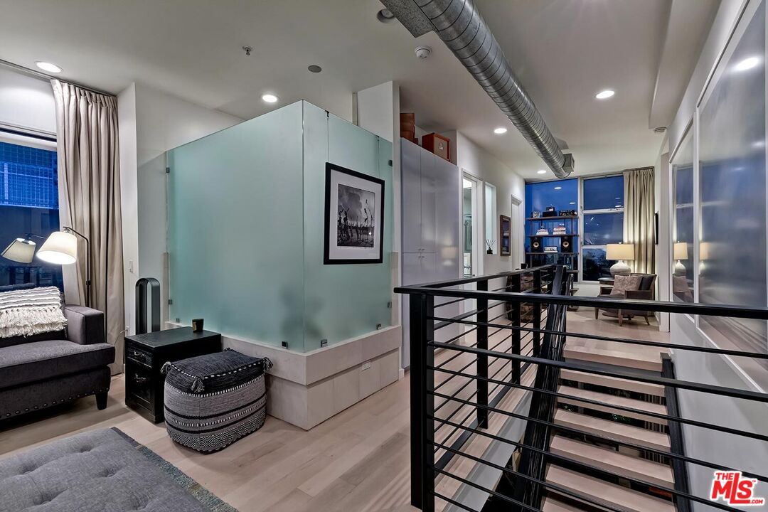 West Hollywood, California, 90069, United States, 2 Bedrooms Bedrooms, ,2 BathroomsBathrooms,Residential,For Sale,2000486