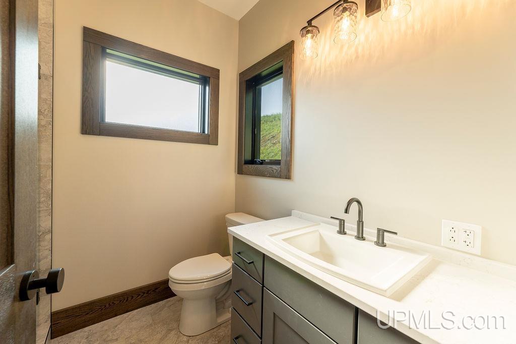 Houghton, Michigan, 49931, United States, 3 Bedrooms Bedrooms, ,3 BathroomsBathrooms,Residential,For Sale,1826025