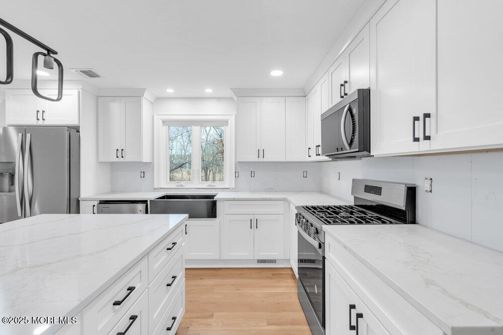 Shrewsbury Boro, New Jersey, 07702, United States, 4 Bedrooms Bedrooms, ,3 BathroomsBathrooms,Residential,For Sale,2001702