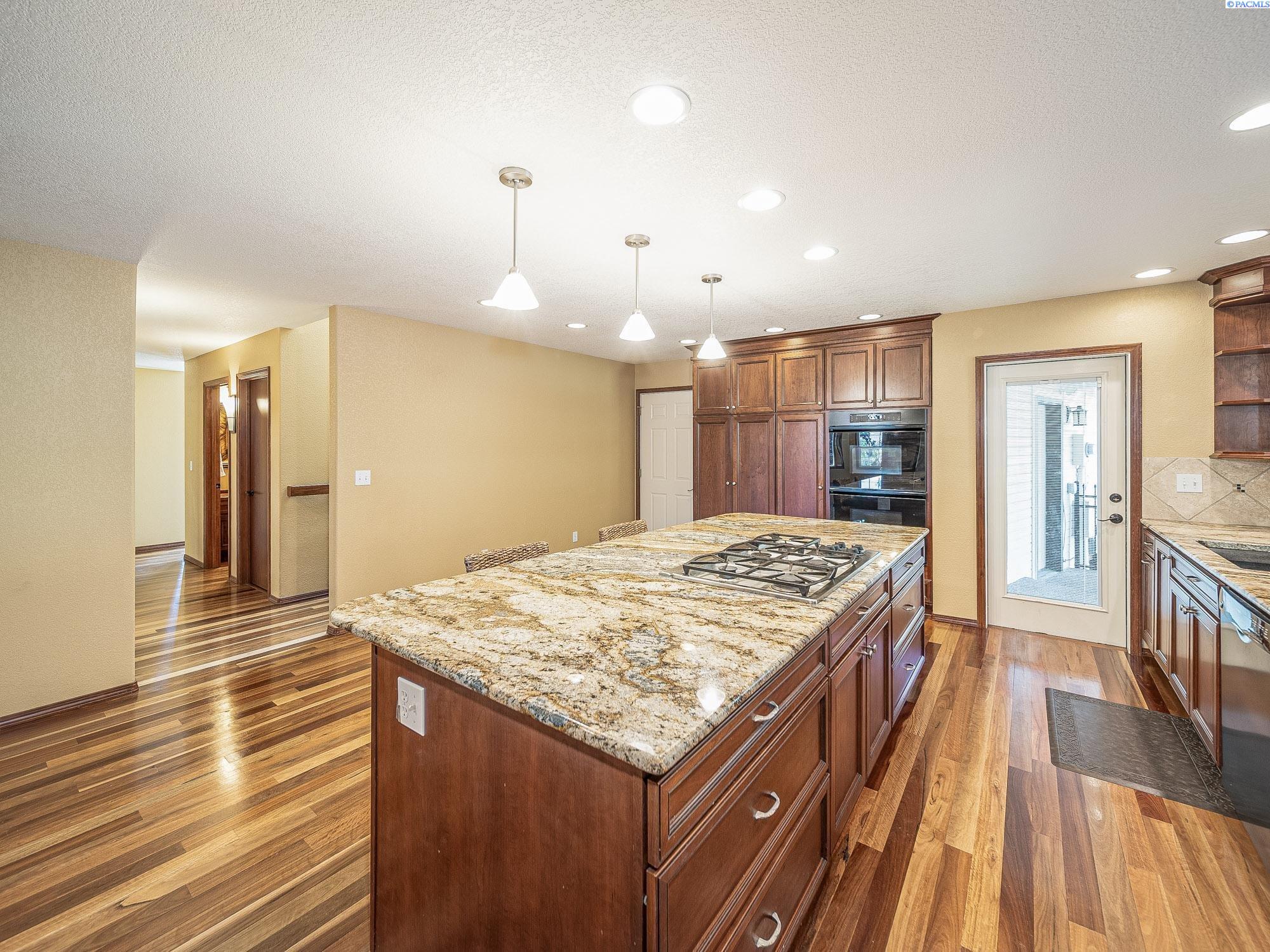 Yakima, Washington, 98908-0000, United States, 4 Bedrooms Bedrooms, ,2 BathroomsBathrooms,Residential,For Sale,1827891