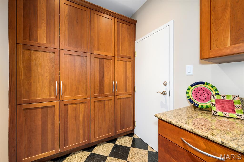 St Louis, Missouri, 63105, United States, 2 Bedrooms Bedrooms, ,2 BathroomsBathrooms,Residential,For Sale,1828450