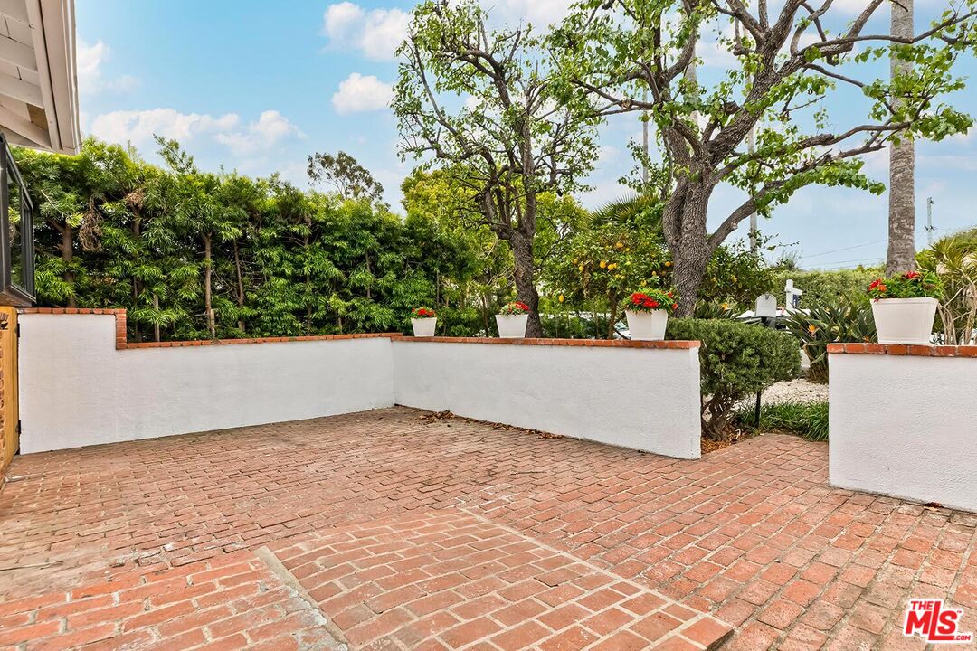 Los Angeles, California, 90064, United States, 3 Bedrooms Bedrooms, ,2 BathroomsBathrooms,Residential,For Sale,1777643