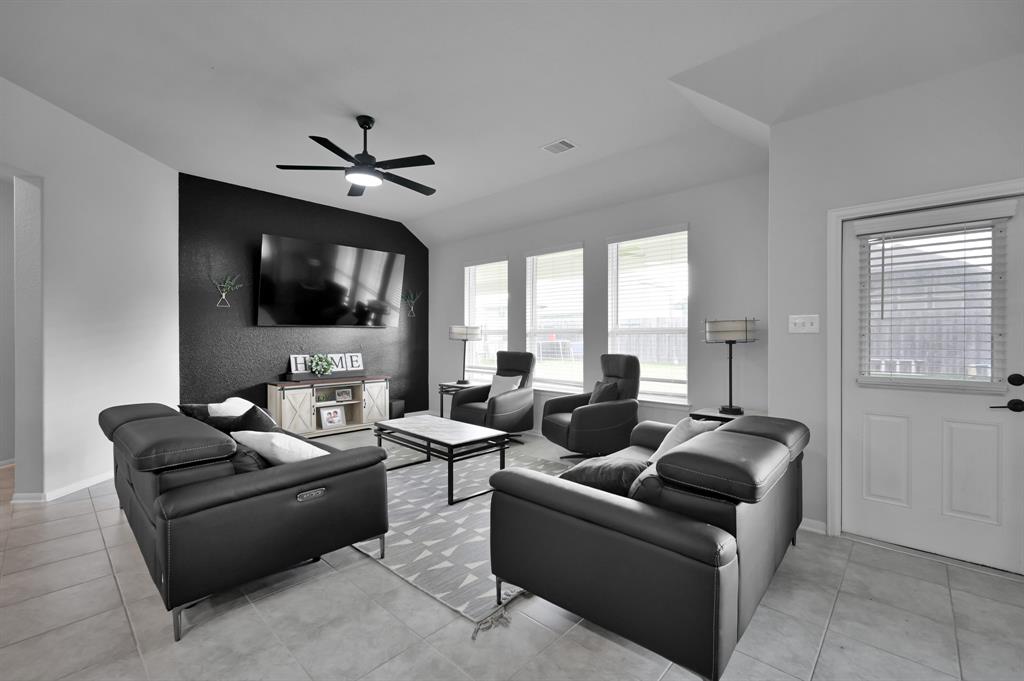 Montgomery, Texas, 77316, United States, 4 Bedrooms Bedrooms, ,4 BathroomsBathrooms,Residential,For Sale,1983339