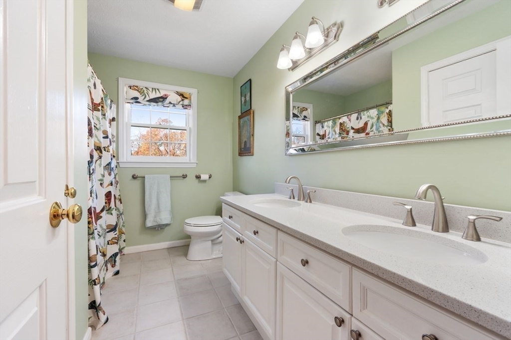 Westford, Massachusetts, 01886, United States, 4 Bedrooms Bedrooms, ,4 BathroomsBathrooms,Residential,For Sale,1987953