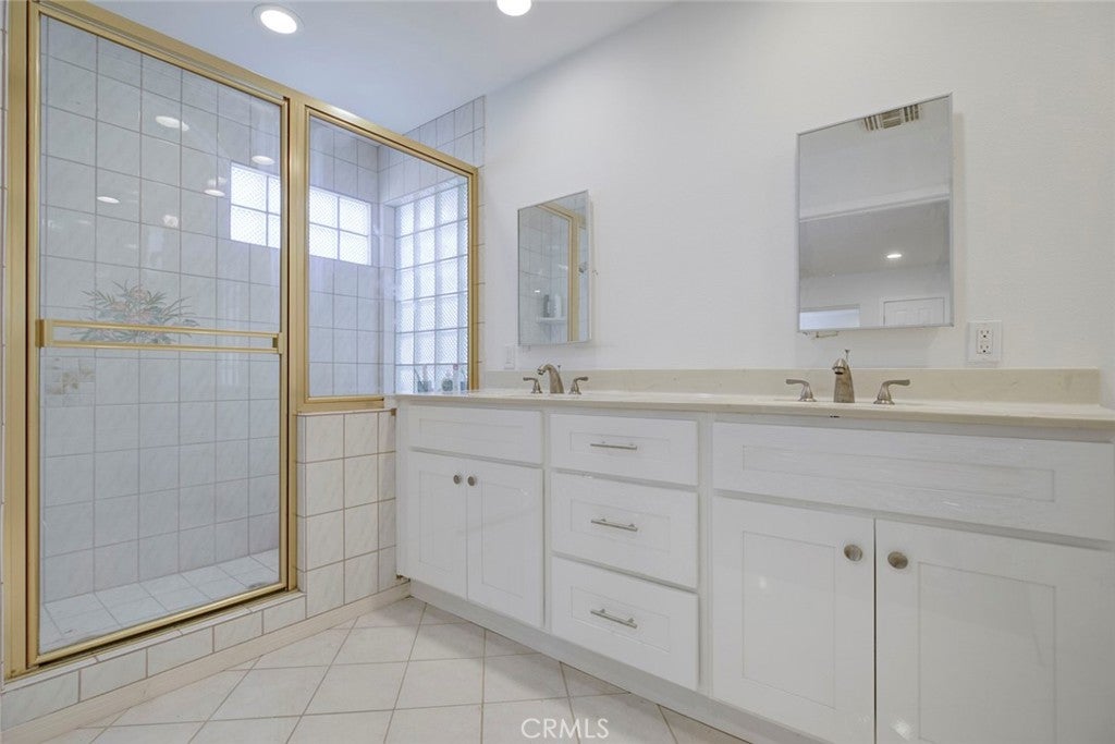 Chatsworth, California, 91311, United States, 3 Bedrooms Bedrooms, ,3 BathroomsBathrooms,Residential,For Sale,1998886