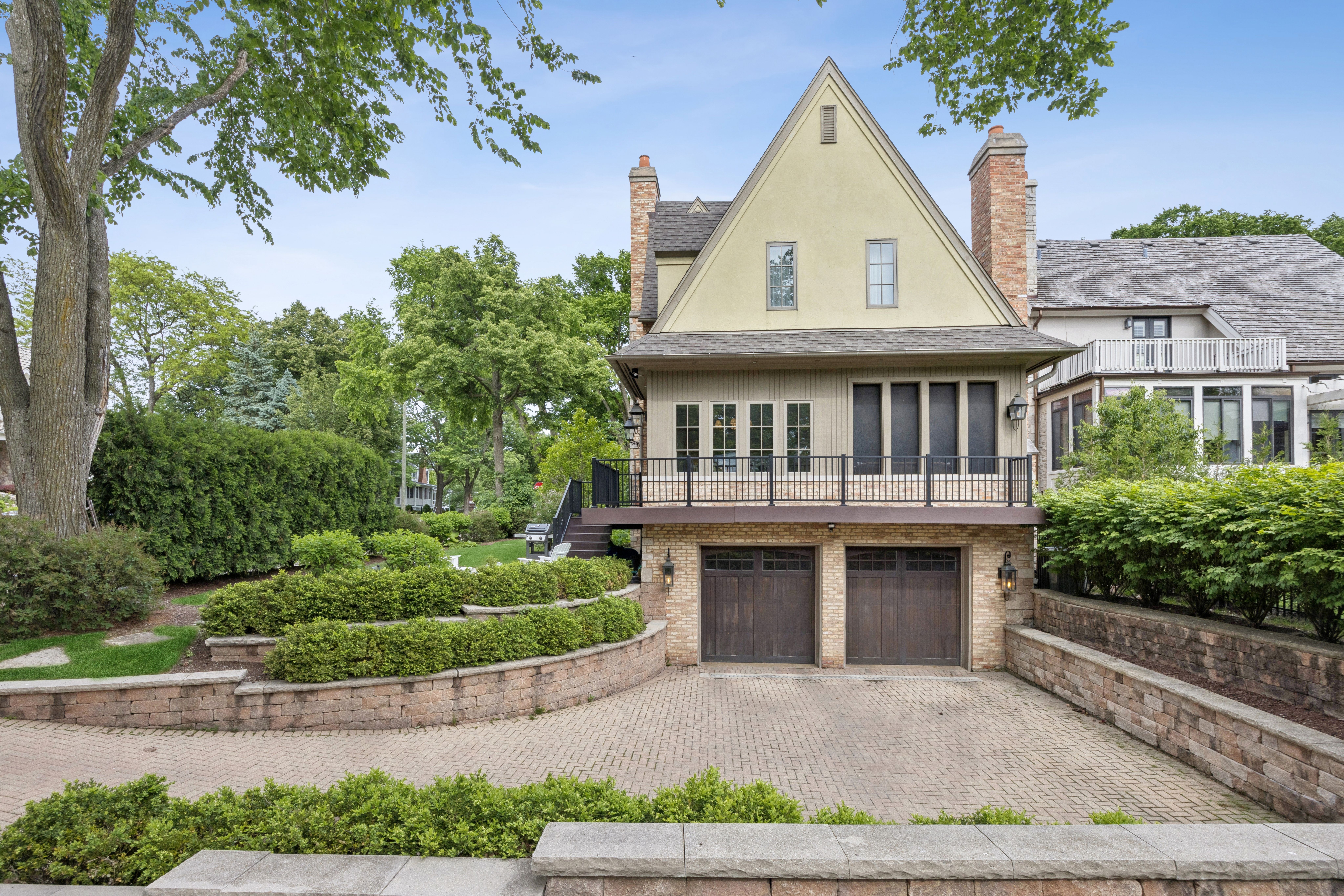  Timeless Architectural Detail with Warm, Inviting Living Spaces - 物件實景