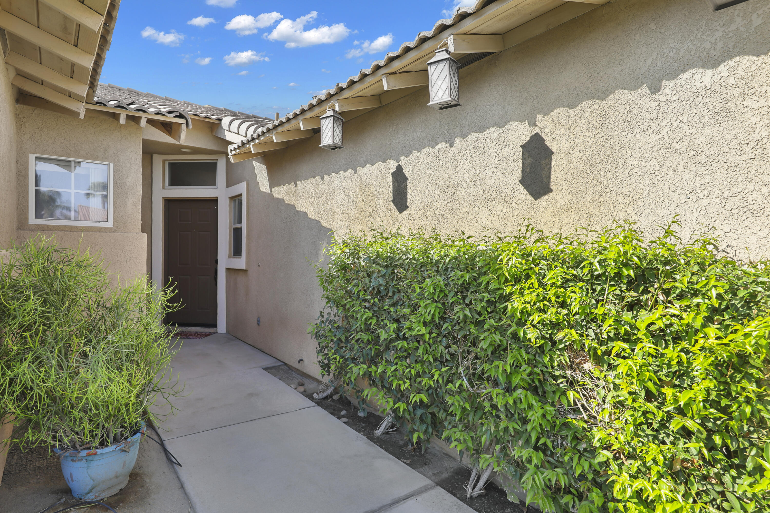 Indio, California, 92201, United States, 4 Bedrooms Bedrooms, ,3 BathroomsBathrooms,Residential,For Sale,1950105