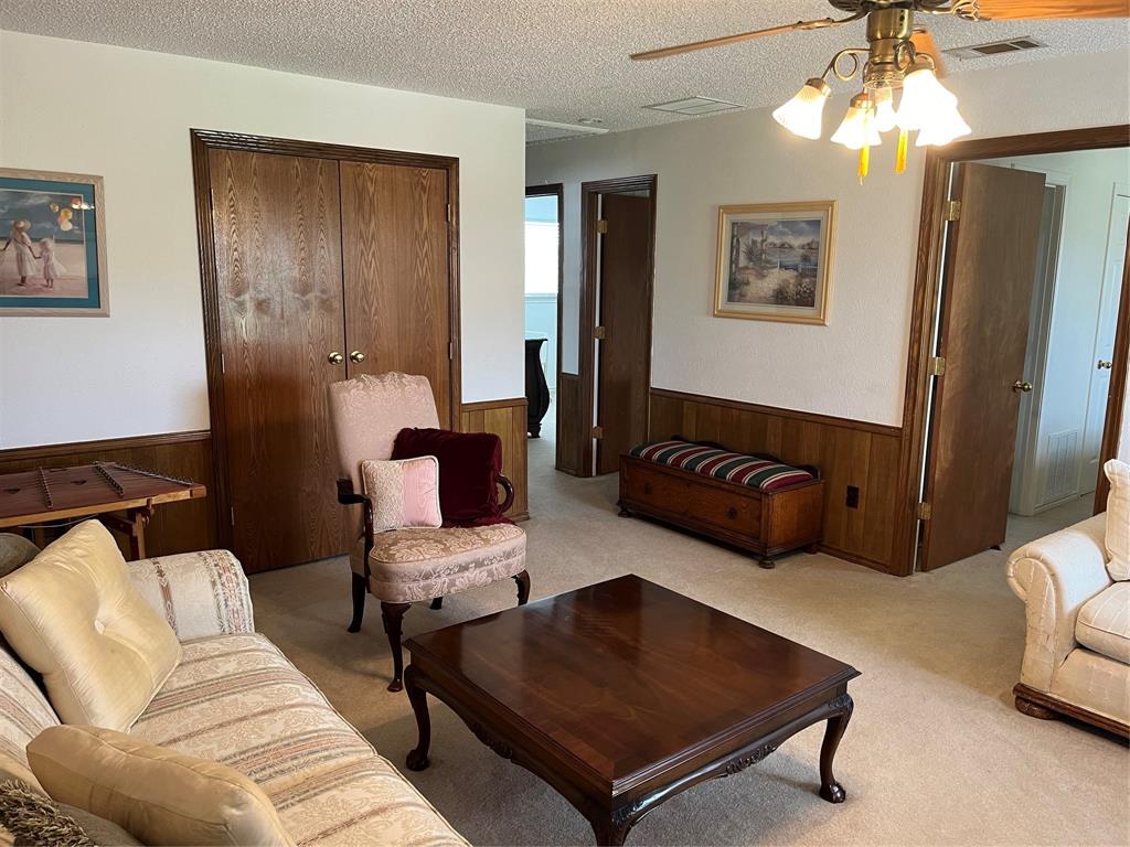 Garland, Texas, 75043, United States, 4 Bedrooms Bedrooms, ,3 BathroomsBathrooms,Residential,For Sale,1818340