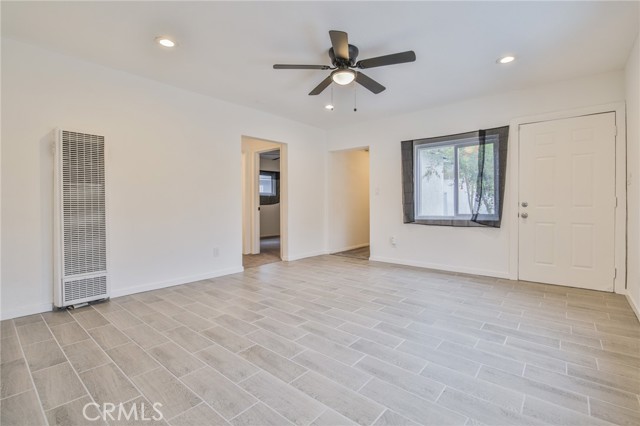 Los Angeles, California, 90003, United States, 5 Bedrooms Bedrooms, ,Residential,For Sale,1889512