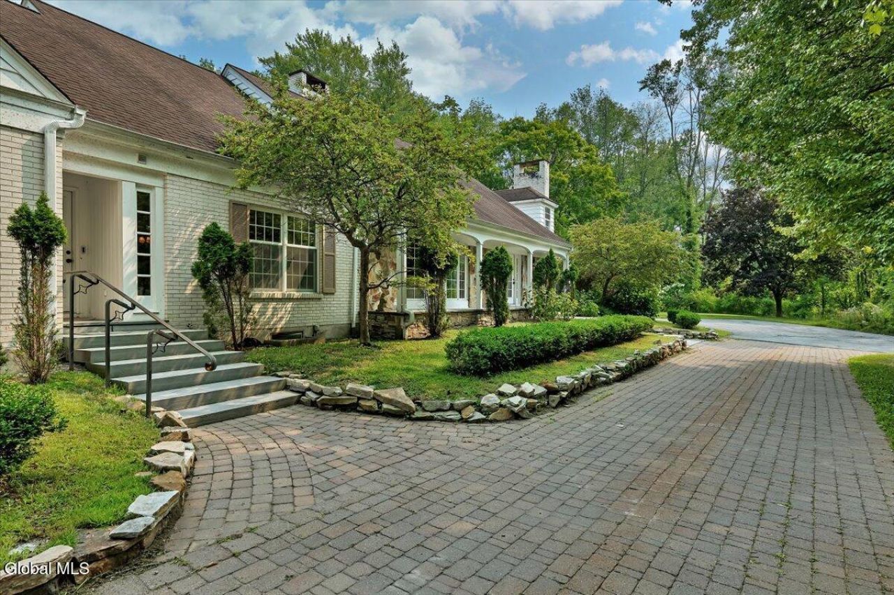 Queensbury, New York, 12804, United States, 4 Bedrooms Bedrooms, ,4 BathroomsBathrooms,Residential,For Sale,2003440