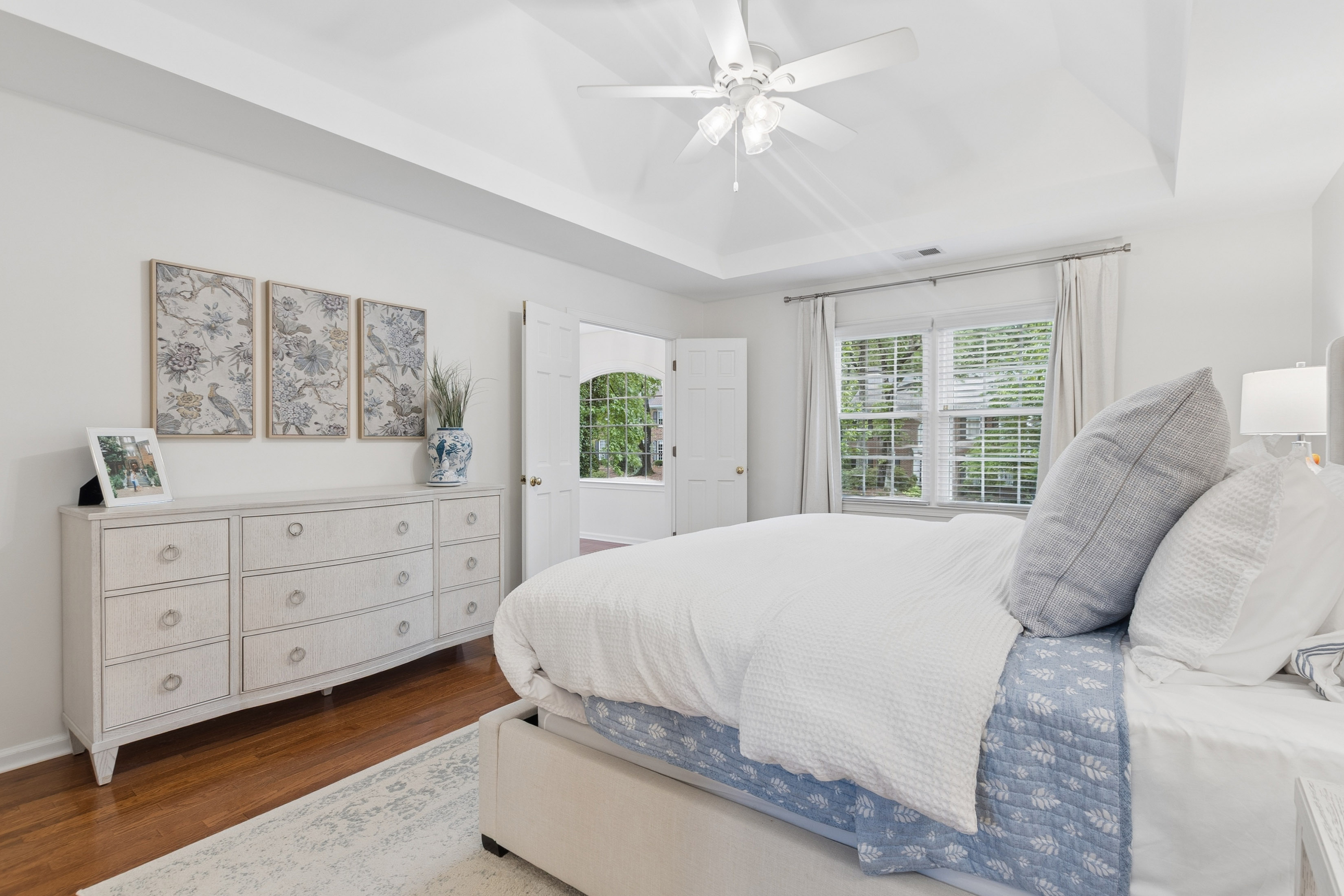  Beautifully Updated Home Blends Timeless Style with Elevated Designer Finishes - 物件實景