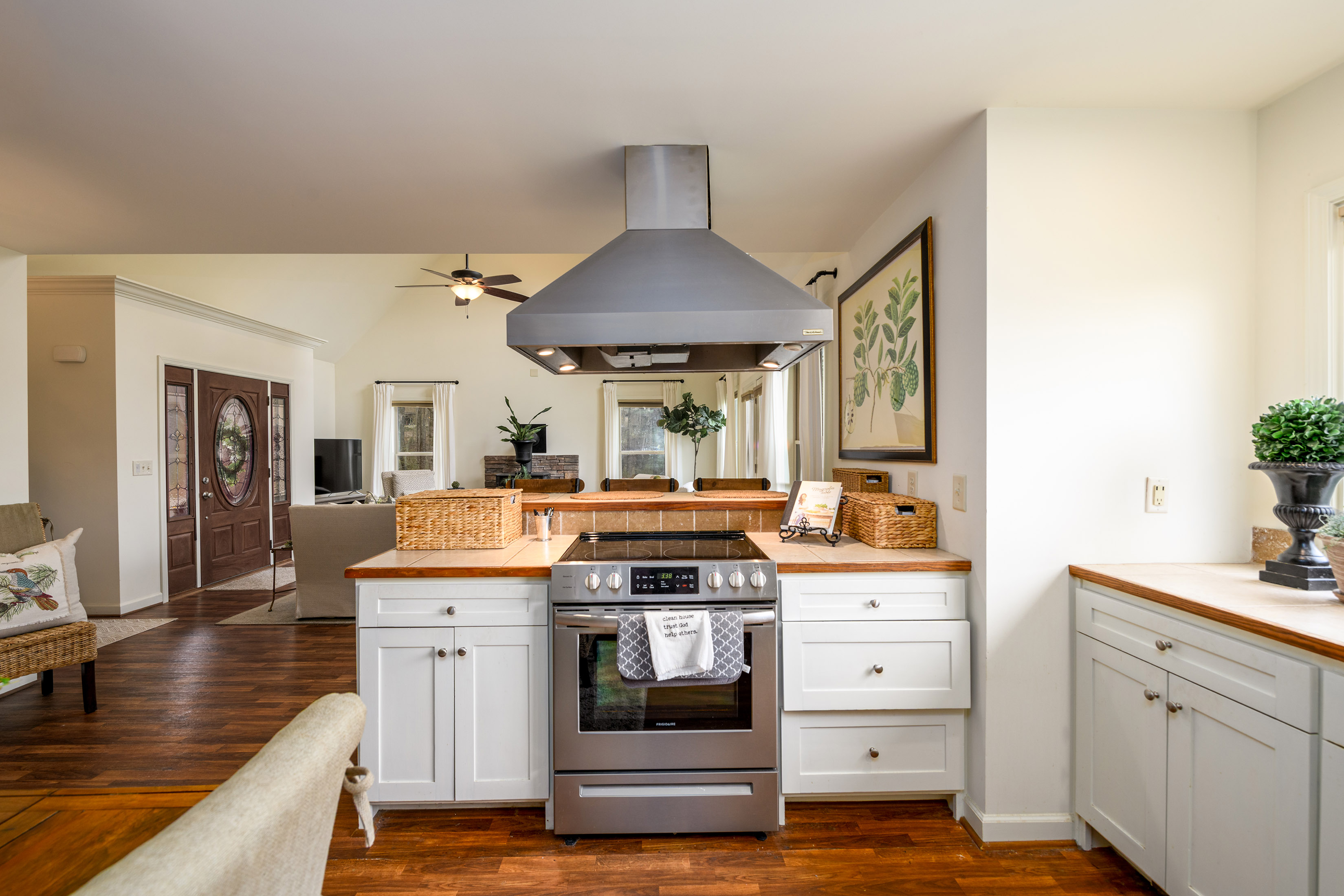  Lakefront Estate with Private Dock, Guest Home and Pool - 物件實景