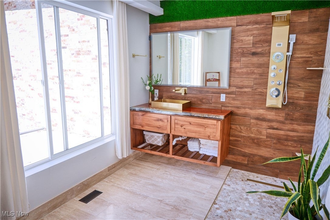 Medina, Ohio, 44256, United States, 5 Bedrooms Bedrooms, ,5 BathroomsBathrooms,Residential,For Sale,1976379