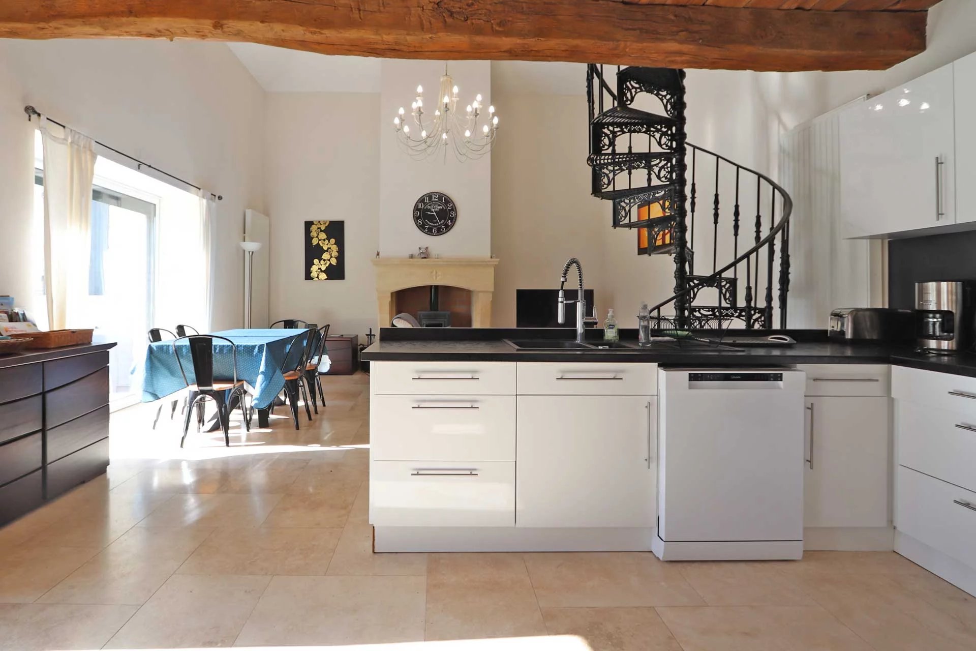 Bergerac, New Aquitaine, 24100, FR, 8 Bedrooms Bedrooms, ,5 BathroomsBathrooms,Residential,For Sale,1995803