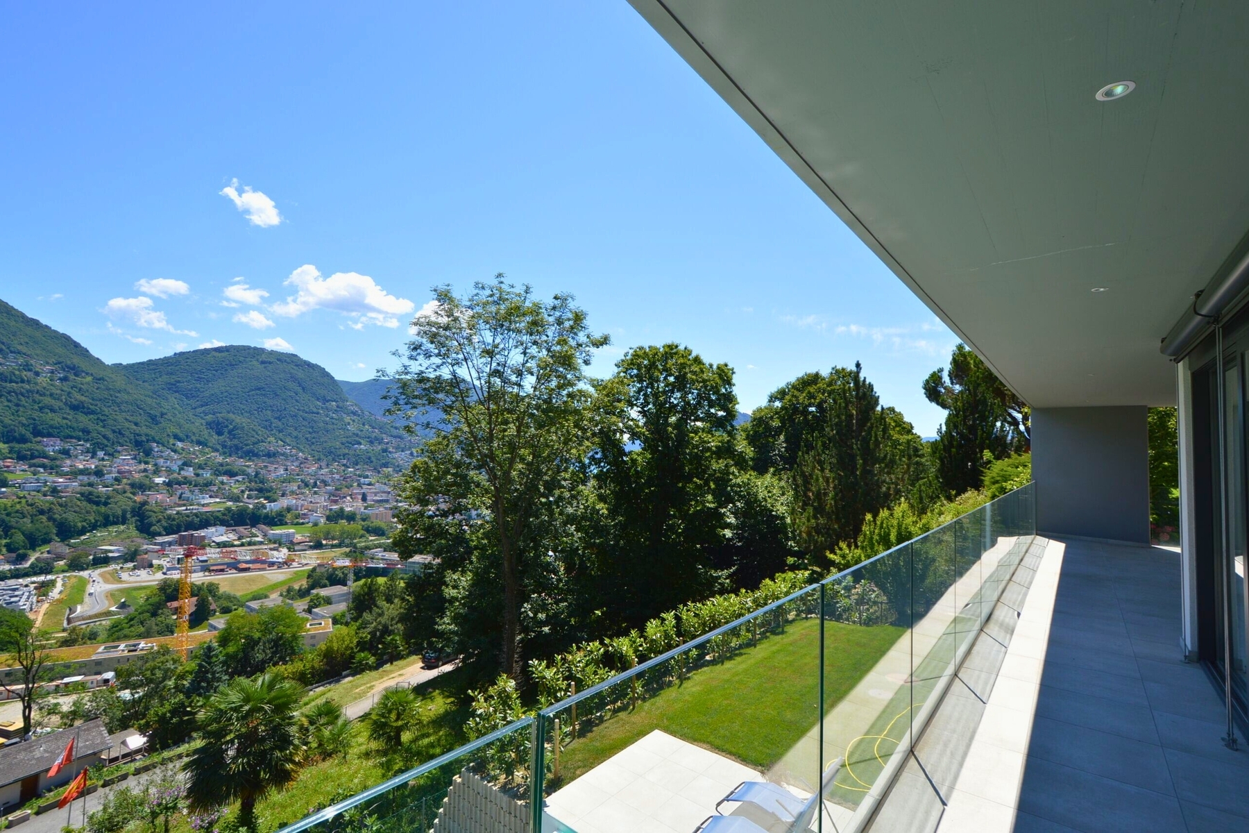  Elegant apartment with large panoramic terrace in exclusive residence - 物件實景